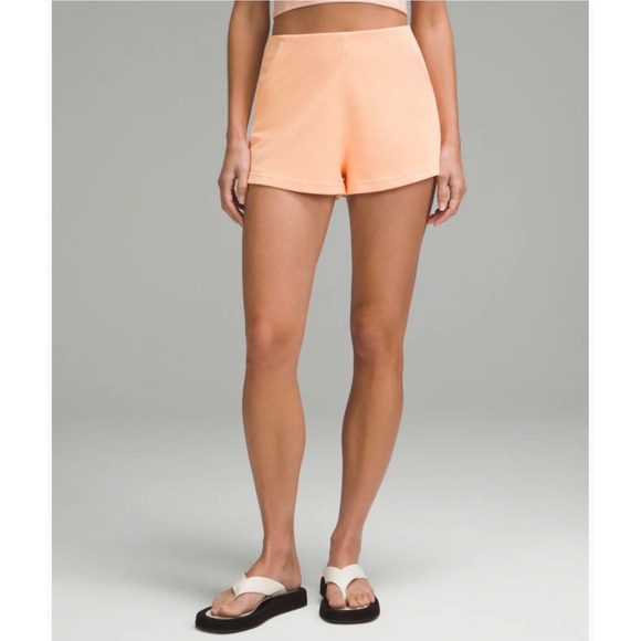 lululemon athletica Pants - Lululemon Size 12 Softstreme High Rise Peach Bellini Ribbed Shorts Pockets